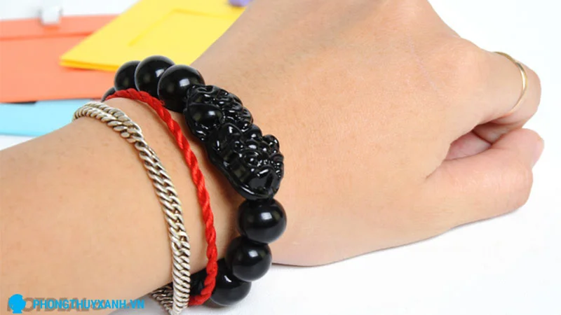 Vòng tay phong thủy đá huyền đen tỳ hưu - đường kính 14ly