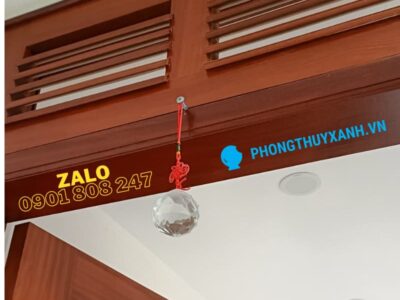 Qủa cầu treo cửa khi mở cửa vào bên trong