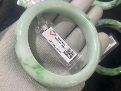 Vòng cẩm thạch nếp lí táo, chất nếp mịn,